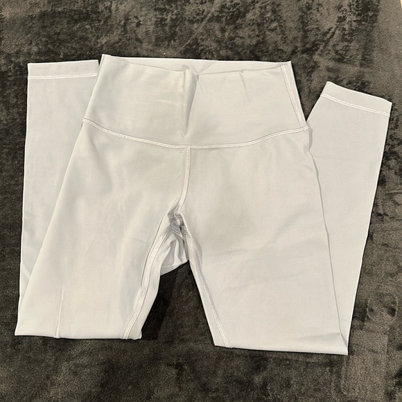 Lululemon leggings wunder under - Picture 1 of 4